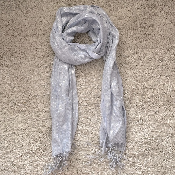 2pack of lurex scarves with fringe detail, can be worn multiple ways - Picture 3 of 4